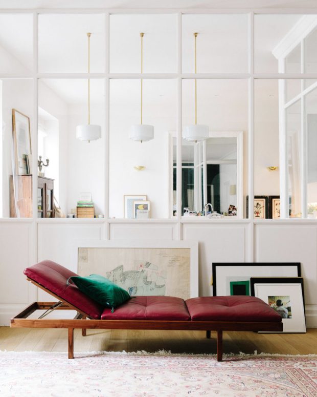 gorgeous-leather-lounger-a-happy-chic-parisian-apartment-tour-via-coco-kelley-768x960